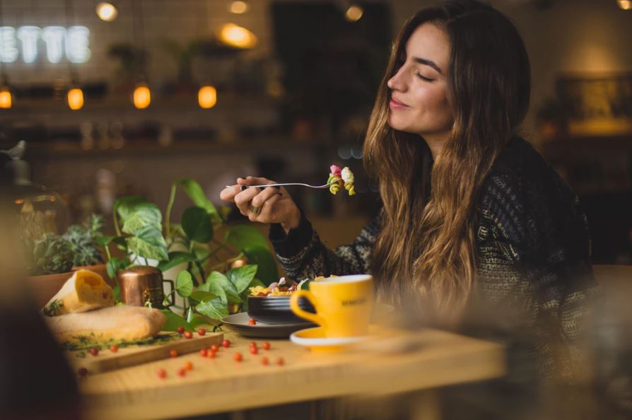 Are you ready to take a cue from clean eating restaurants and add more healthy dishes to your restaurant’s menu? Organic, whole-foods-based restaurants are a growing trend to follow.