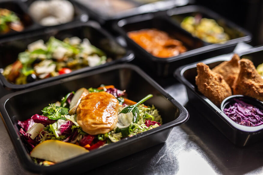 Rows of delicious meal kits containing salads, proteins and vegetables. Carryout food is a continuing restaurant industry trend. 